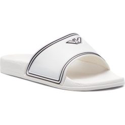 Klapki EMPORIO ARMANI - X3P706 XD184 00230 White/Black. Białe klapki damskie Emporio Armani, bez wzorów, z tworzywa sztucznego, bez obcasa. W wyprzedaży za 209,00 zł.