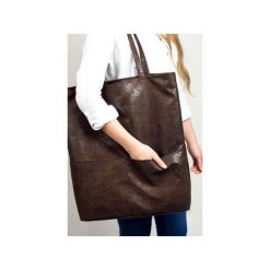 Prostokątna torba w w kolorze czekoladowym z zamszu ekologicznego na ramię. Pomarańczowe torby na laptopa Karolina audycka, z haftami, ze skóry, eleganckie. Za 194,00 zł.
