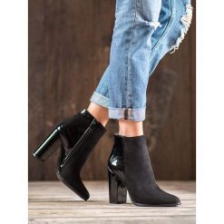 ELEGANCKIE ZAMSZOWE BOTKI. Botki damskie SHELOVET, z zamszu, eleganckie, bez obcasa, bez zapięcia. Za 107,90 zł.