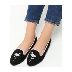 Czarne Lordsy Flamingo. Czarne baleriny damskie Born2be, z materiału, z okrągłym noskiem, bez obcasa, na płaskiej podeszwie. Za 29,99 zł.