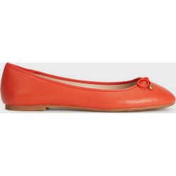 Parfois - Baleriny. Pomarańczowe baleriny damskie Parfois, bez wzorów, z materiału, bez obcasa. Za 39,90 zł.