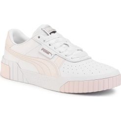 Sneakersy PUMA - Cali Wn's 369155 13 Puma White/Rosewater. Białe półbuty damskie Puma, na co dzień, bez wzorów, ze skóry ekologicznej, bez obcasa, na płaskiej podeszwie, bez zapięcia. W wyprzedaży za 319,99 zł.