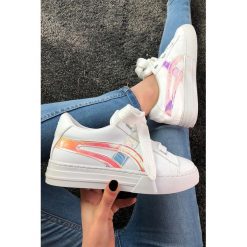 Buty sportowe damskie SHERA WHITE. Białe buty sportowe damskie Buty sportowe damskie SHERA WHITE, bez wzorów, sportowe. W wyprzedaży za 79,00 zł.