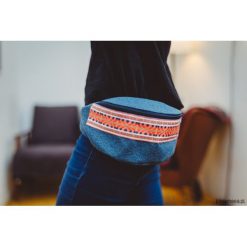 Melanżowa etno. Niebieskie nerki damskie marki Pakamera, w paski, z dzianiny, etno, bez dodatków. Za 79,00 zł.