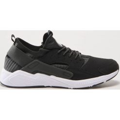 Sneakersy - Czarny. Czarne sneakersy męskie House, bez zapięcia. W wyprzedaży za 69,99 zł.