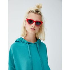 Bluza z kapturem z prążkowanego materiału. Różowe bluzy damskie Pull&Bear, bez wzorów, prążkowane, bez rękawów, z kapturem. Za 59,90 zł.