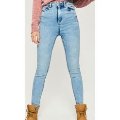 Jeansy skinny high waist - Niebieski. Niebieskie spodnie z wysokim stanem marki Sinsay, z jeansu. W wyprzedaży za 59,99 zł.