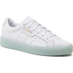 Buty adidas - Sleek W G27342 Ftwwht/Ftwwht/Icemin. Białe buty sportowe damskie Adidas, bez wzorów, ze skóry, sportowe. W wyprzedaży za 249,00 zł.