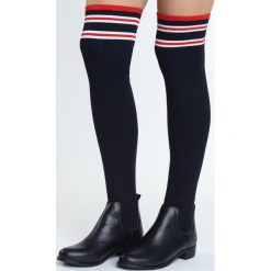Granatowe Kozaki Verity. Niebieskie kozaki damskie Born2be, bez obcasa, na płaskiej podeszwie, bez zapięcia. Za 149,99 zł.