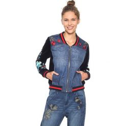 Desigual Damska kurtka Chaq Tottori Denim Patch 18WWED30 5183 (rozmiar 40). Kurtki damskie Desigual, bez wzorów, z denimu, eleganckie, bez kaptura. W wyprzedaży za 350,00 zł.