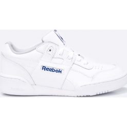 Reebok Classic - Buty dziecięce Workout Plus. Białe trampki chłopięce Reebok Classic, bez wzorów, ze skóry, sportowe, z okrągłym noskiem, na sznurówki. Za 249,90 zł.