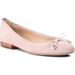 Baleriny LAUREN RALPH LAUREN - Glennie 802709855002 Pearl Pink. Czerwone baleriny damskie zamszowe marki Lauren Ralph Lauren, klasyczne, na obcasie. Za 439,90 zł.