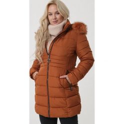 Brązowa Kurtka Marlow. Pomarańczowe kurtki damskie Born2be, na zimę, xxl, bez wzorów. Za 239,99 zł.