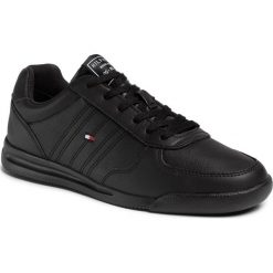 Sneakersy TOMMY HILFIGER - Lightweight Leather Sneaker Flag FM0FM02740 Black BDS. Czarne sneakersy męskie TOMMY HILFIGER, na co dzień, bez wzorów, ze skóry, eleganckie, bez zapięcia. Za 449,00 zł.