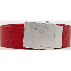 Calvin Klein Jeans - Pasek. Czerwone paski męskie Calvin Klein Jeans, w paski, z jeansu. W wyprzedaży za 139,90 zł.