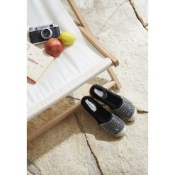 Czarne Espadryle Readility. Czarne espadryle damskie Renee, bez wzorów, bez obcasa, na płaskiej podeszwie. Za 99,99 zł.