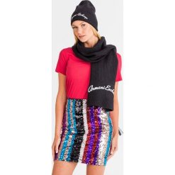 CZAPKA Armani Exchange. Czarne czapki damskie Armani Exchange, z haftami, z materiału. Za 239,00 zł.