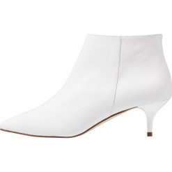 KIOMI Ankle boot white. Białe botki damskie na zamek KIOMI, z materiału. Za 379,00 zł.