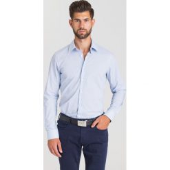 BŁĘKITNA KOSZULA JOOP! COLLECTION W DROBNY WZÓR. Niebieskie koszule męskie Joop! Collection, m, bez wzorów, z bawełny, z klasycznym kołnierzykiem, bez rękawów. Za 199,50 zł.
