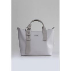Połyskująca torba typu shopper. Szare torby na zakupy damskie marki Monnari, w paski, ze skóry. Za 99,60 zł.