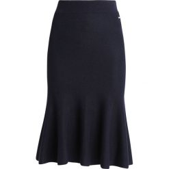 GANT FLARED SKIRT Spódnica trapezowa marine. Niebieskie spódniczki trapezowe marki GANT, m, z bawełny, marine. Za 969,00 zł.