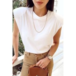 Damski top FURORA WHITE. Białe topy damskie IVET, bez wzorów, bez kołnierzyka. W wyprzedaży za 29,00 zł.