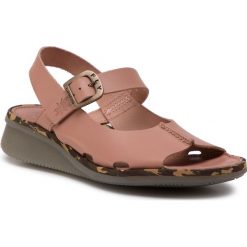 Sandały FLY LONDON - Cultfly P144398003 Brooklyn Rose. Różowe klapki damskie Fly London, bez wzorów, ze skóry, bez obcasa. W wyprzedaży za 289,00 zł.