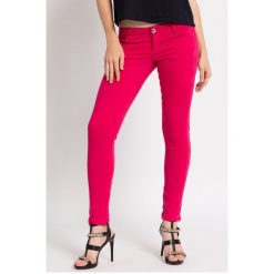 Guess Jeans - Spodnie Beverly Skinny Ultra Low. Szare jeansy damskie marki Guess Jeans. W wyprzedaży za 239,90 zł.