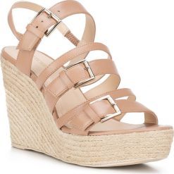 Buty damskie. Brązowe koturny damskie Wittchen, bez obcasa, na koturnie, z paskami. W wyprzedaży za 199,90 zł.