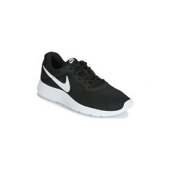Buty Nike TANJUN. Czarne trampki męskie Nike, bez wzorów, bez zapięcia. Za 289,00 zł.