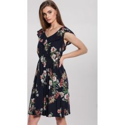 Granatowa Sukienka Tardily. Niebieskie sukienki damskie other, s, bez wzorów, bez kołnierzyka, bez rękawów, midi. Za 49,99 zł.