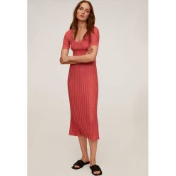 Mango - Sukienka Diana. Różowe sukienki damskie Mango, na co dzień, s, bez wzorów, z poliesteru, casualowe, z okrągłym kołnierzem, z krótkim rękawem, krótkie, midi, proste. W wyprzedaży za 127,90 zł.