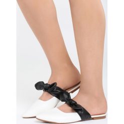 Białe Klapki Bird Of Paradise. Białe klapki damskie Born2be, w paski. Za 39,99 zł.