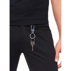 BRELOK. Szare breloki męskie Top Secret, srebrne. W wyprzedaży za 7,99 zł.