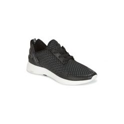 Buty Levis BLACK TAB SNEAKER. Czarne trampki męskie marki Levi's®, bez wzorów, bez zapięcia. Za 335,20 zł.