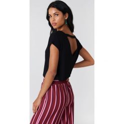 T-shirty damskie: Rut&Circle Czarny t-shirt z wycięciem na plecach Alma – Black
