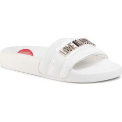 Klapki LOVE MOSCHINO - JA28022G1AID0100 Bianco. Białe klapki damskie Love Moschino, z aplikacjami, ze skóry ekologicznej, bez obcasa. Za 449,00 zł.