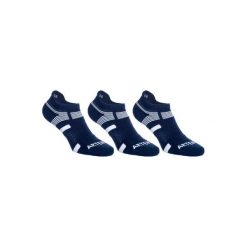 Skarpety sportowe RS560 3 pary. Niebieskie skarpetki męskie marki ARTENGO, z elastanu. Za 29,99 zł.