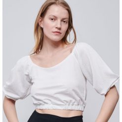 Krótka bluzka hiszpanka -. Bluzki damskie Reserved, xs, bez wzorów, bez kołnierzyka, z krótkim rękawem. W wyprzedaży za 19,99 zł.