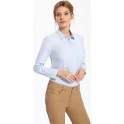 Koszula długi rękaw damska gładka. Niebieskie koszule damskie Top Secret, do pracy, bez wzorów, eleganckie, z klasycznym kołnierzykiem, z długim rękawem. W wyprzedaży za 29,99 zł.
