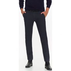 Spodnie męskie typu chino we wzór. Szare spodnie męskie Top Secret, na spotkanie biznesowe, na zimę, m, bez wzorów, eleganckie. W wyprzedaży za 29,99 zł.