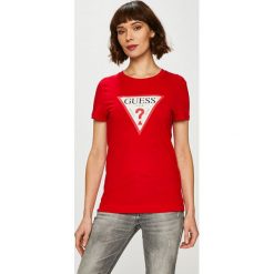 Guess Jeans - Top. Czerwone topy damskie Guess Jeans, s, z nadrukiem, z bawełny, casualowe, z okrągłym kołnierzem, z krótkim rękawem. W wyprzedaży za 99,90 zł.