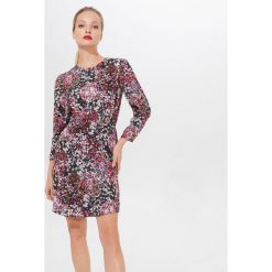 Sukienka mini - Wielobarwny. Sukienki damskie Mohito, bez wzorów, bez kołnierzyka, bez rękawów, mini. Za 159,99 zł.