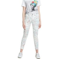 Desigual Delfos Spodnie Biały Wielokolorowy. Białe spodnie damskie Desigual, bez wzorów, z elastanu. Za 447,95 zł.