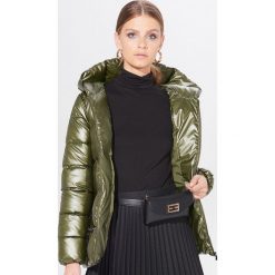 Pikowana kurtka z kapturem - Khaki. Brązowe kurtki damskie Mohito, bez wzorów, z kapturem. Za 229,99 zł.
