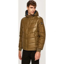 Pepe Jeans - Kurtka Louis. Zielone płaszcze męskie Pepe Jeans, s, bez wzorów, z poliesteru, krótkie, z kapturem. W wyprzedaży za 329,90 zł.