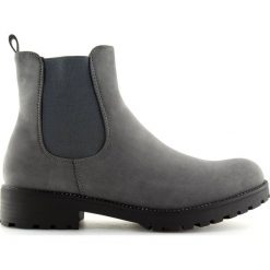 Sztyblety damskie szare SP16 Grey. Szare botki damskie ButyModne, ze skóry ekologicznej, klasyczne, bez obcasa, bez zapięcia. W wyprzedaży za 99,00 zł.