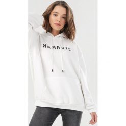 Biała Bluza Iphisnore. Białe bluzy damskie Born2be, s, bez wzorów, bez rękawów, z kapturem. Za 89,99 zł.