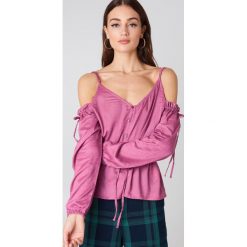 NA-KD Boho Top z odkrytymi ramionami - Pink. Różowe topy damskie NA-KD Boho, bez wzorów, bez kołnierzyka. W wyprzedaży za 22,17 zł.