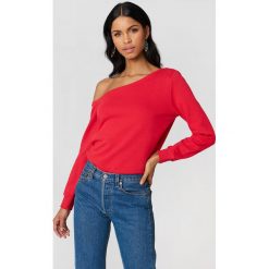 Swetry klasyczne damskie: NA-KD Basic Sweter na jedno ramię – Red
